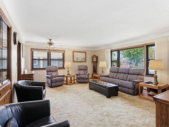 5th image of 300 Edith Dr