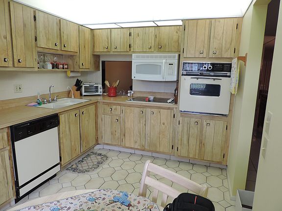 3rd image of 5800 Fernley Dr W APT 27