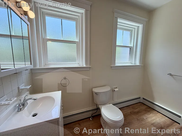 1034 Cambridge St — Photo 13