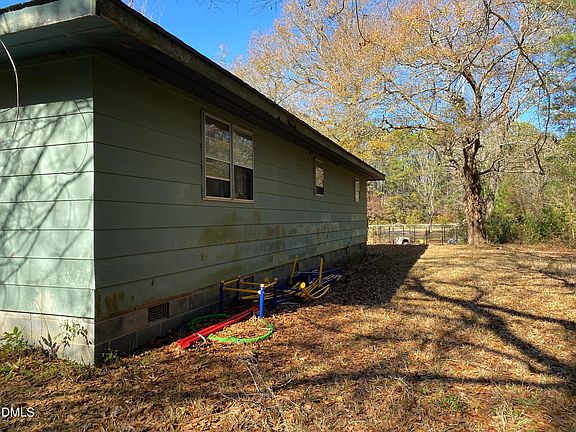 4th image of 390 Old Winberry Rd