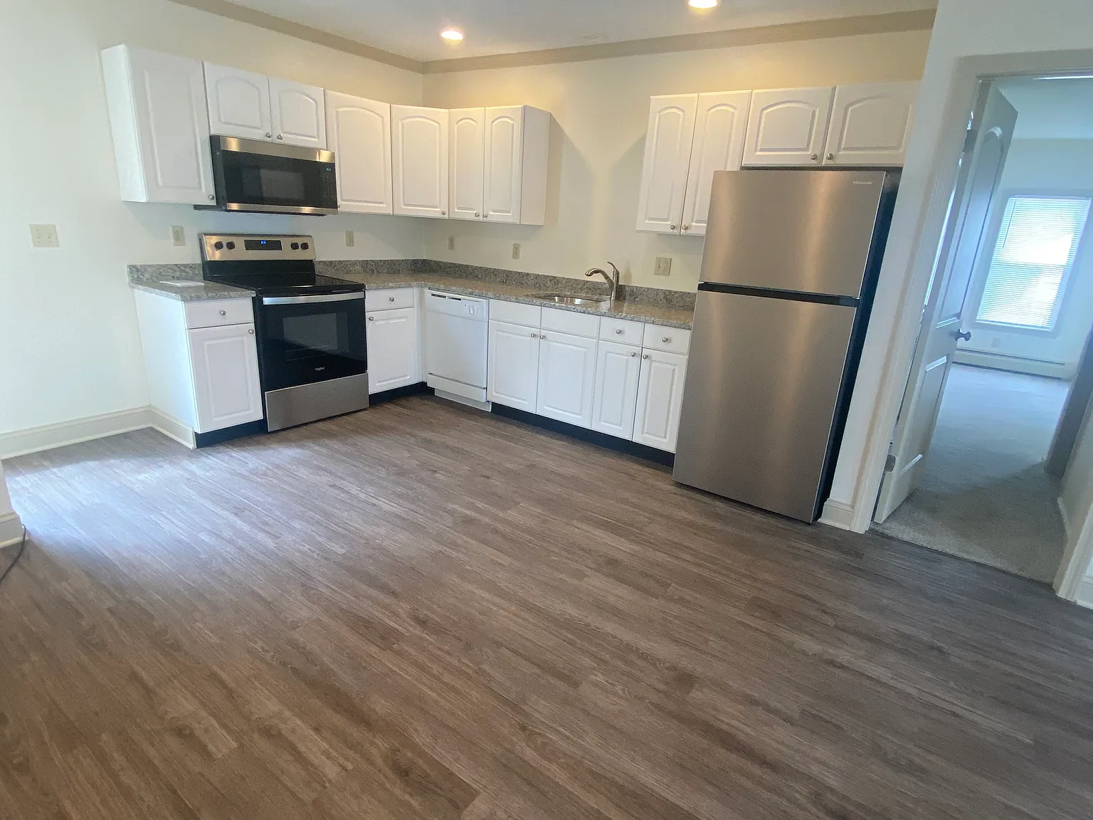 3 bed, 1000 sqft, $1,850 — Photo 3