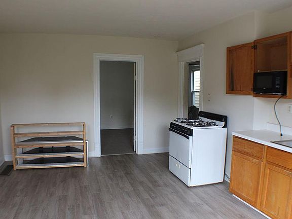 5th image of 217 Walnut Ave #3