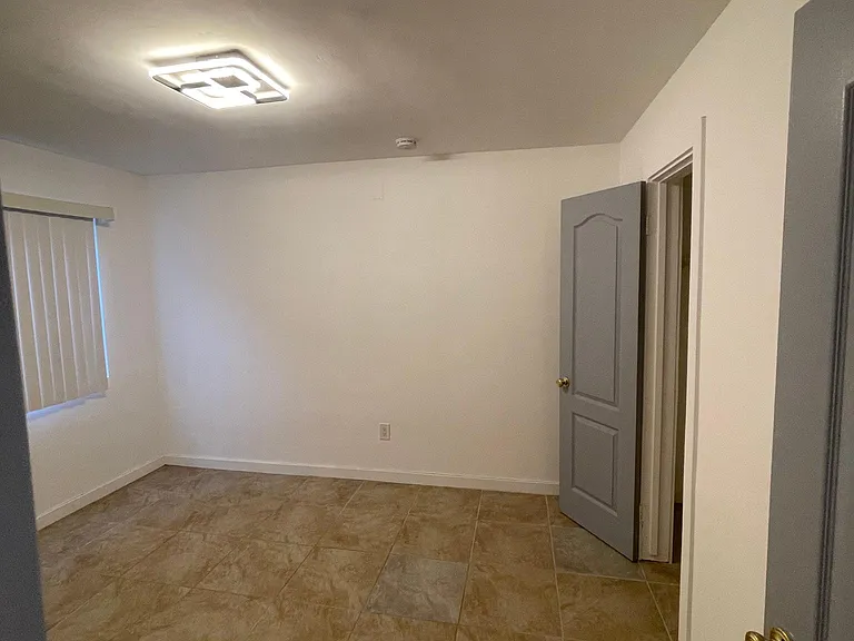 217 E Taylor St — Photo 21