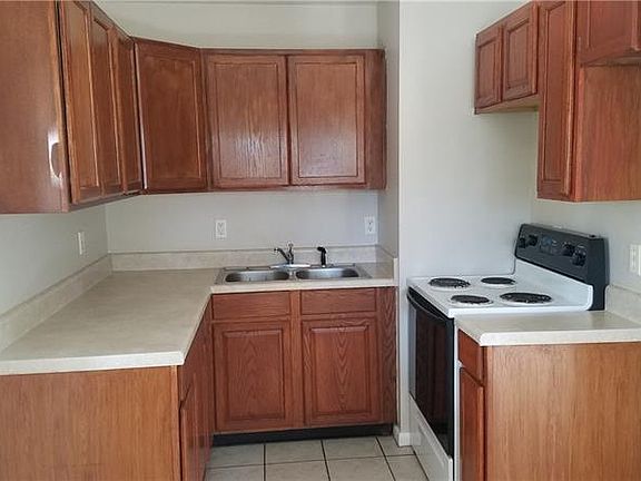 2nd image of 2408 Nansen Ave