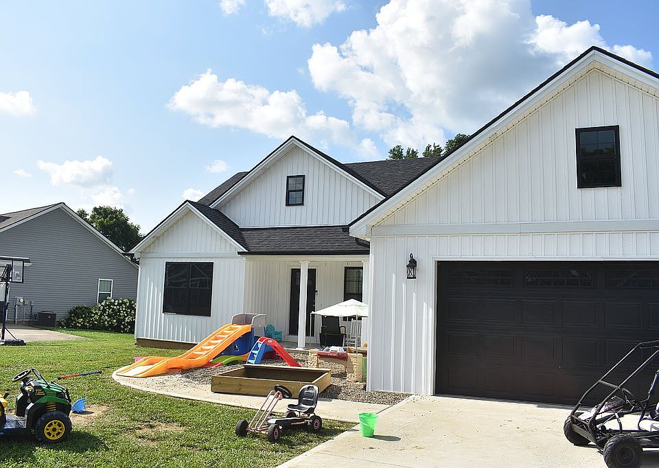 1st image of 1083 Twin Oaks Blvd