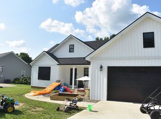 1083 Twin Oaks Blvd, Mount Sterling, KY 40353