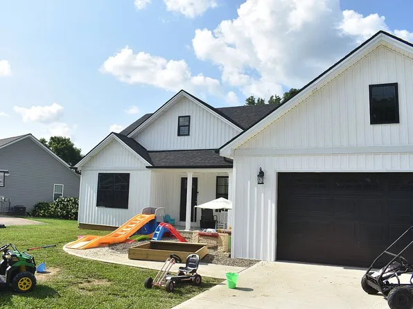 1083 Twin Oaks Blvd, Mount Sterling, KY 40353