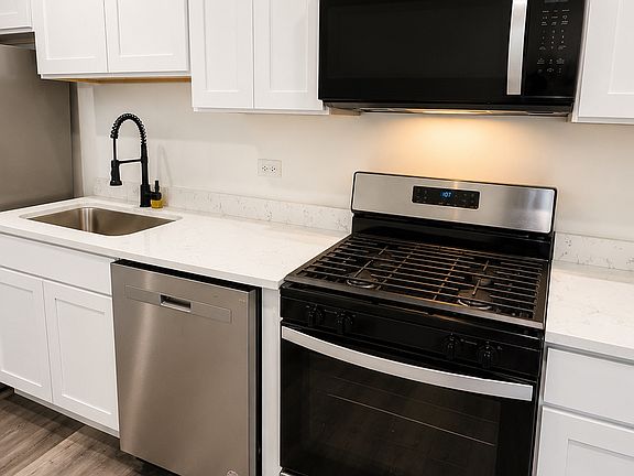 4th image of 1546 W Arthur Ave #4