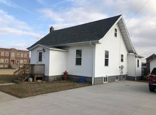 214 Mary St, Earlville, IA 52041