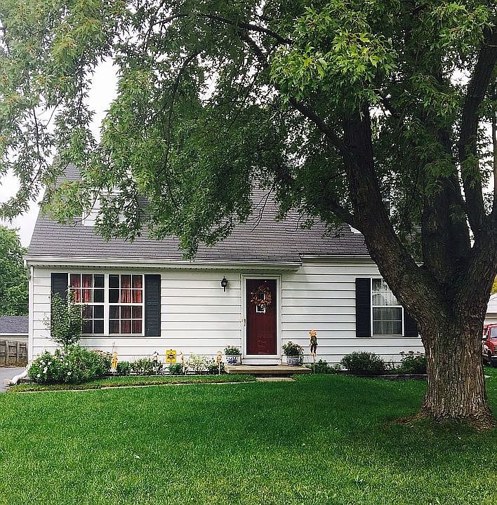1st image of 906 Carol Cir