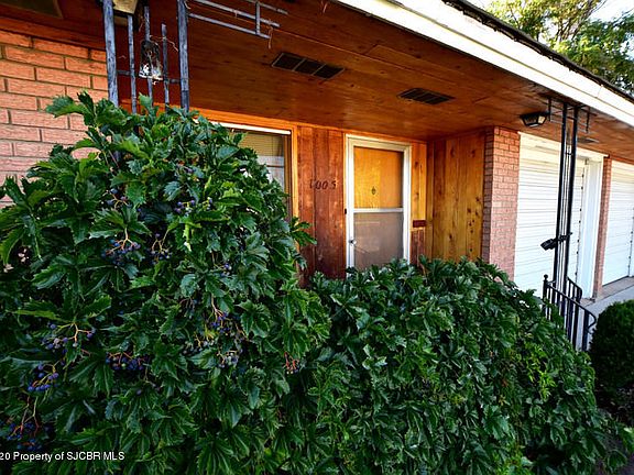 3rd image of 1005 N Buena Vista Ave