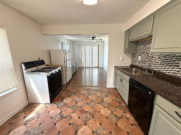 5th image of 5645 Fenton St