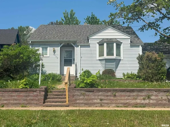 1522 N 4th St, Clinton, IA 52732