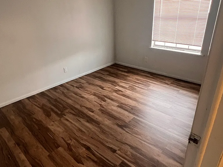 3421 Box Canyon Ave — Photo 10