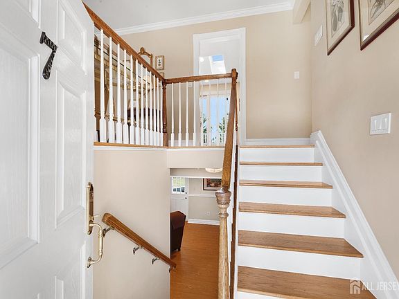 3rd image of 7 Snowden Rd