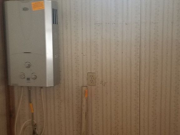 3rd image of 400 N Clay St