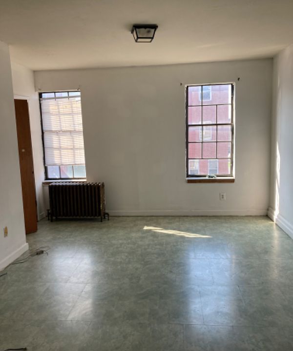1st image of 2922 Frankford Ave