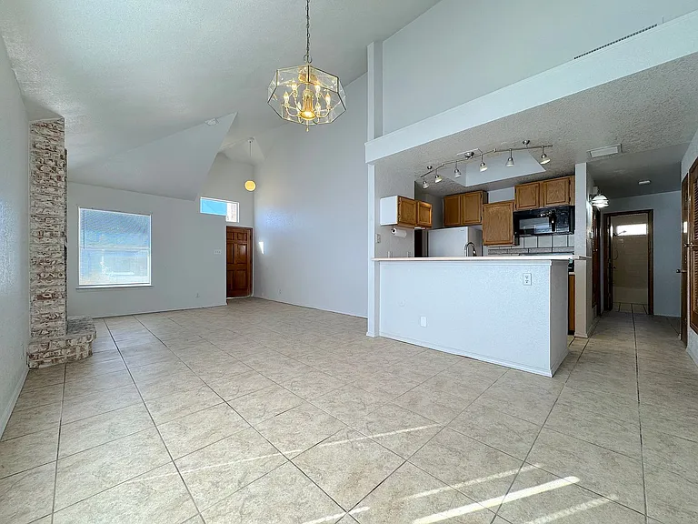 11044 Middledale St — Photo 7