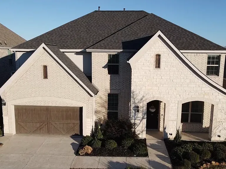 7600 Clear Rapids Dr — Photo 2