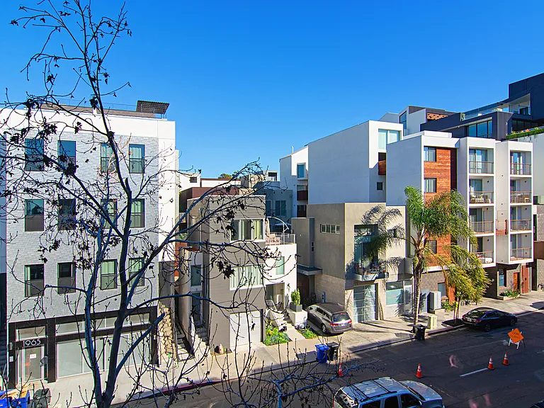 1970 Columbia St #406 — Photo 38