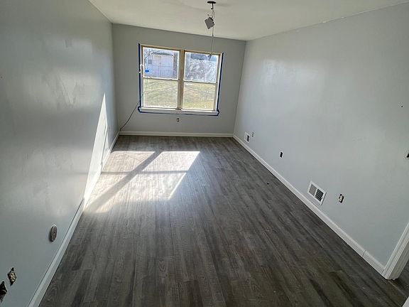 5th image of 6 Johnson Ave #1