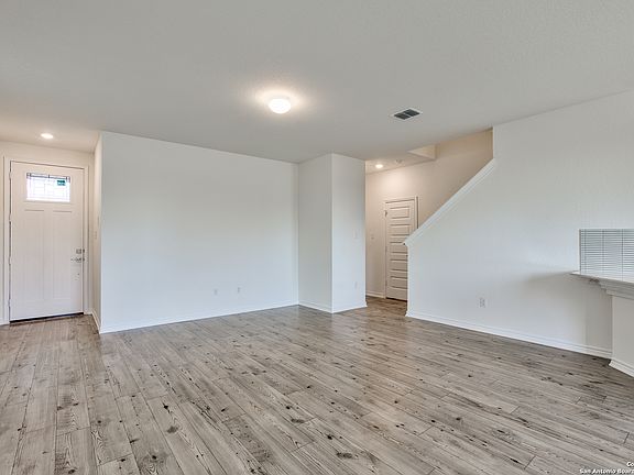 5th image of 14839 Vance Jackson Rd #702