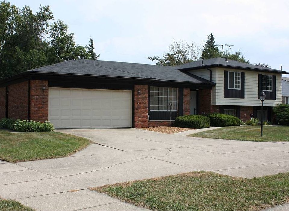 1st image of 4298 Cambridge Crescent Dr