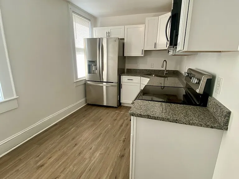 115 E 39th St #B — Photo 10