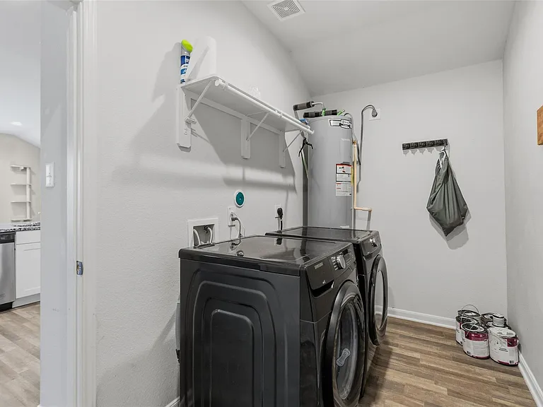 111 Bering Dr — Photo 10