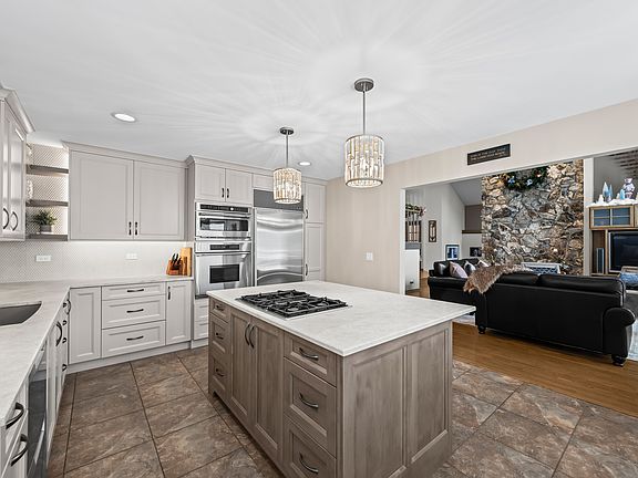 5th image of 215 E Ryan Ct