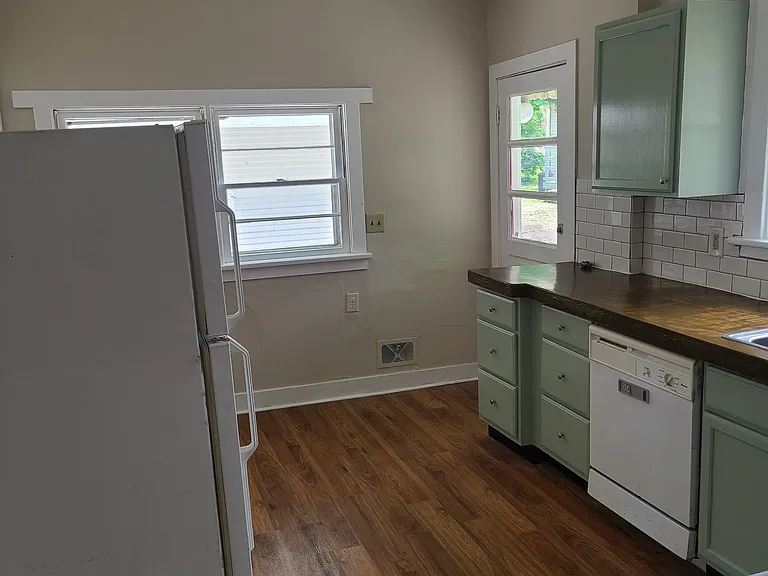 460 Vine St — Photo 3