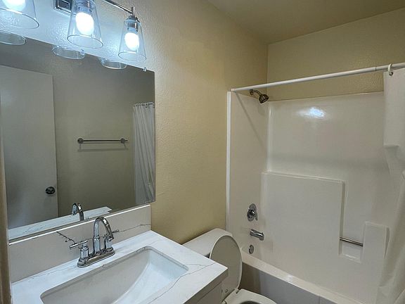 4th image of 150 S Mollison Ave #19