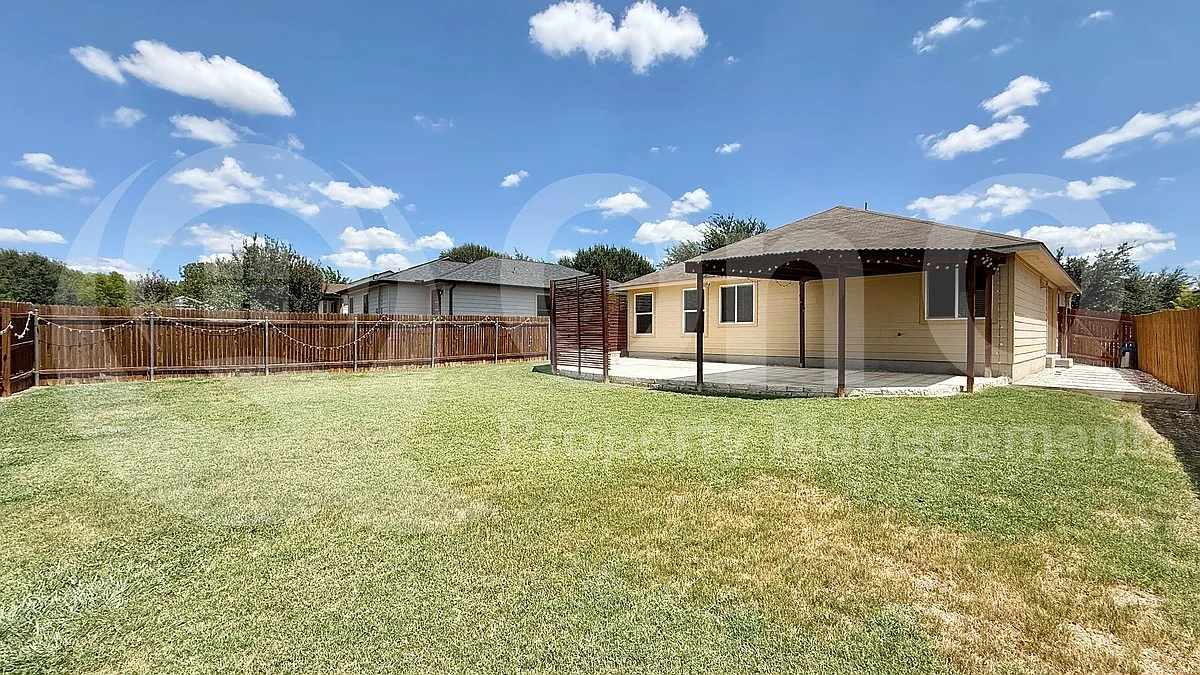 3 bed, 2.0 bath, 1132 sqft, $1,800 — Photo 4