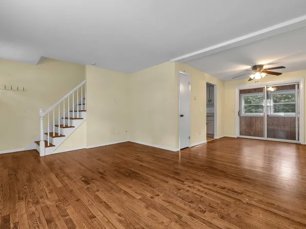 81 East Pattagansett Road Apt 22, East Lyme, CT 06357