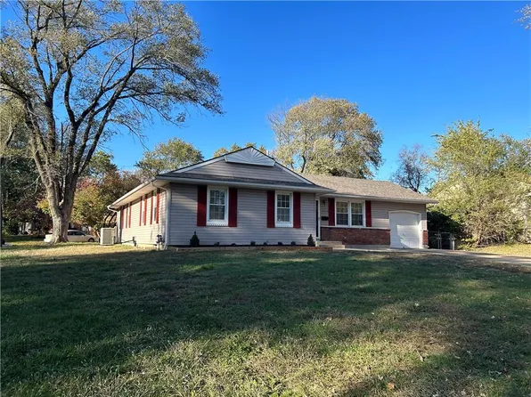 8318 E 91st St, Kansas City, MO 64138