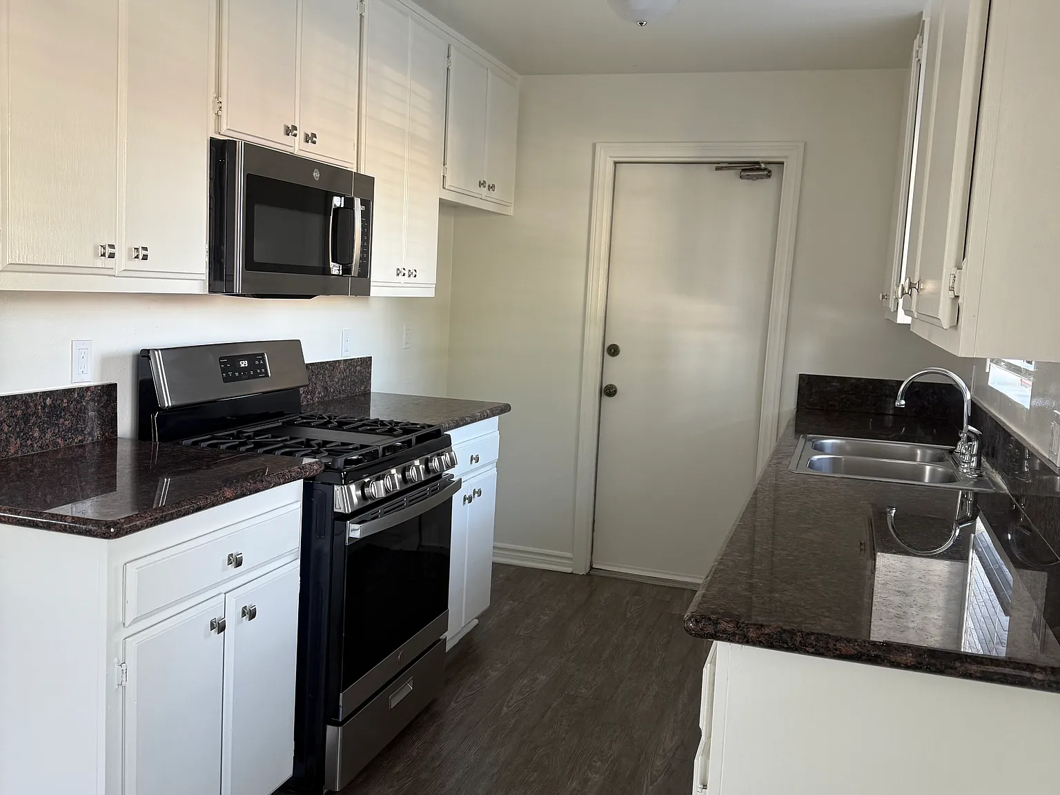 Jasmine Townhomes — Photo 2