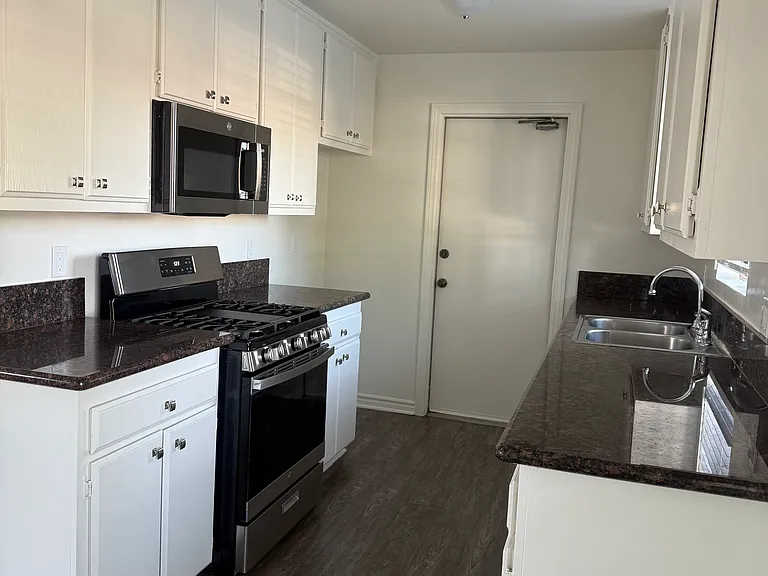 Jasmine Townhomes — Photo 2