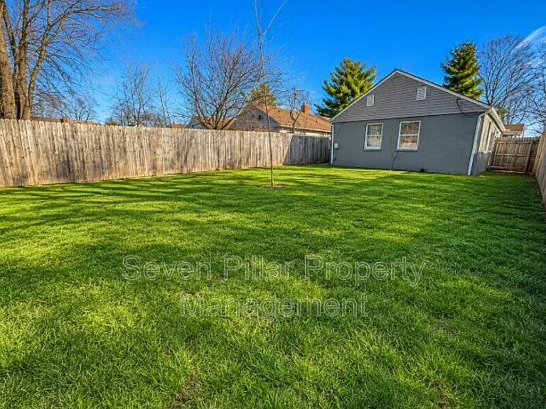1048 Republic Ave — Photo 3