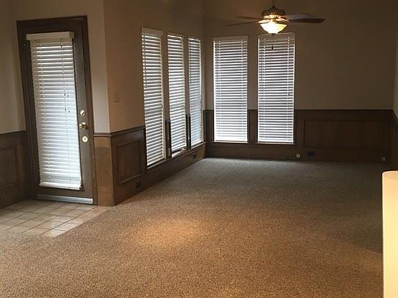 5th image of 4402 Emerald Dr