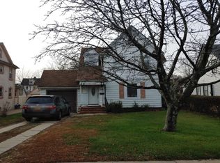 129 N Grove St, Freeport, NY 11520