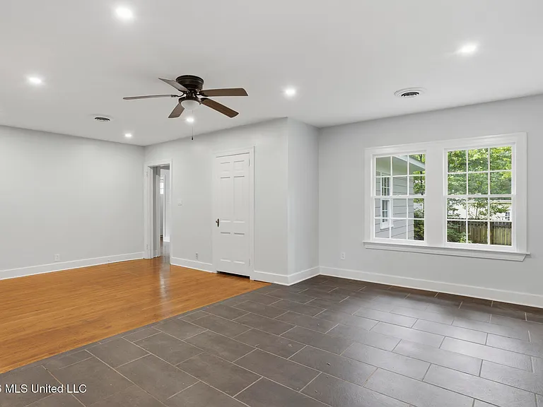 4047 Robin Dr — Photo 18