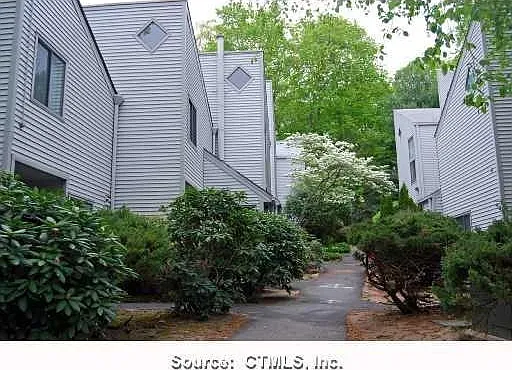 2 Talcott Forest Rd — Photo 2