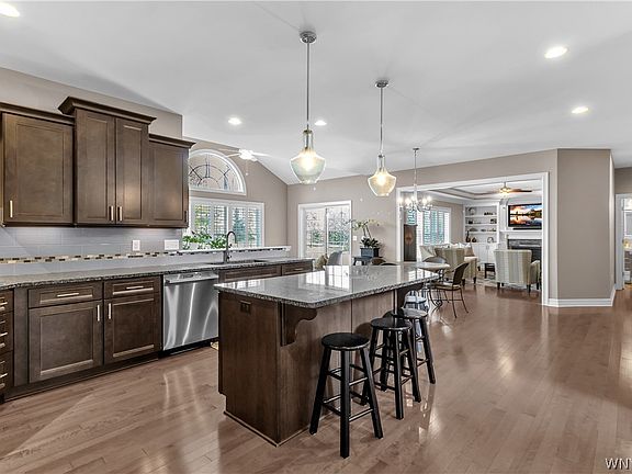 5th image of 6 Hidden Oak Ct