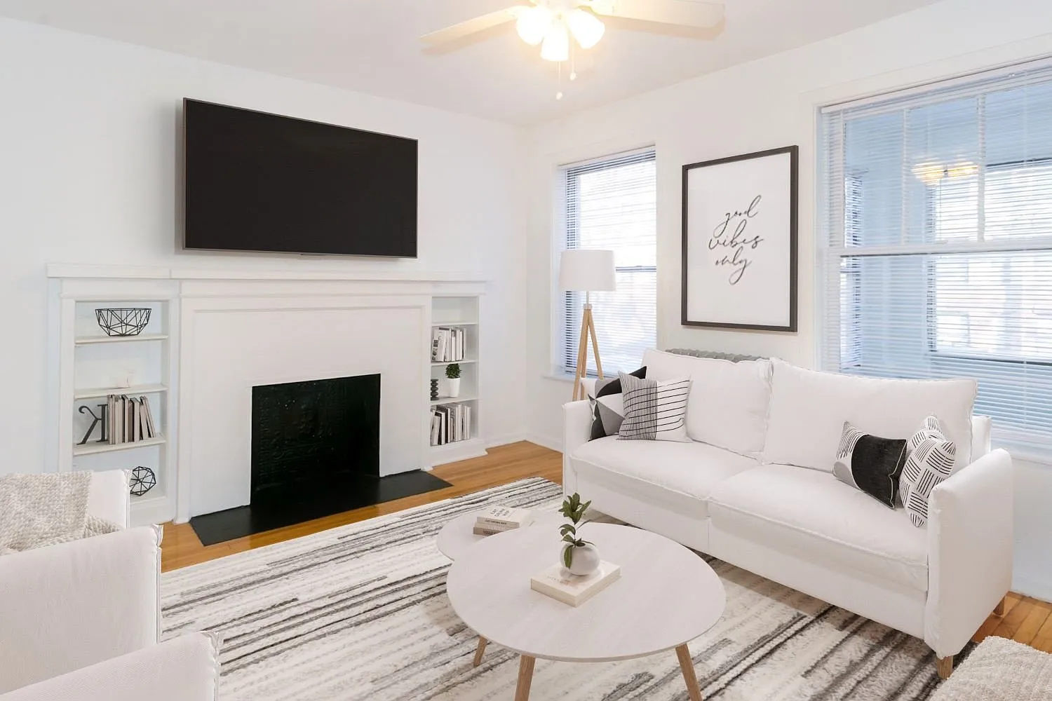 5416 S. Woodlawn Avenue — Photo 3