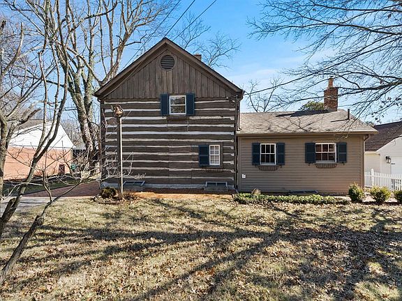 2nd image of 1712 Longbourn St