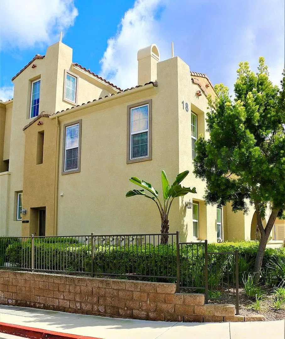 Beautiful Townhome Unit in the Private and Gated Coronado Rancho Community of San Marcos! — Photo 1