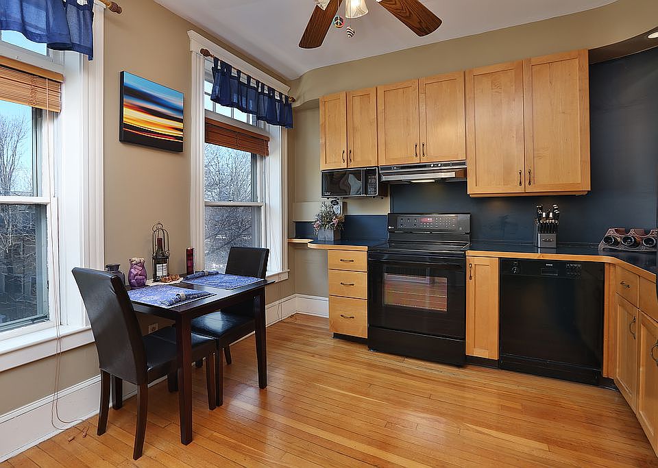 Eat-in Kitchen