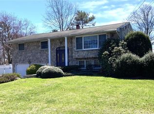 5 Muller Dr, New City, NY 10956