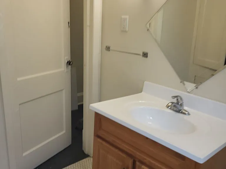 148 N Maple Ave — Photo 10