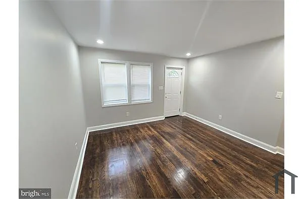 Building Photo - 144 Chestnut St